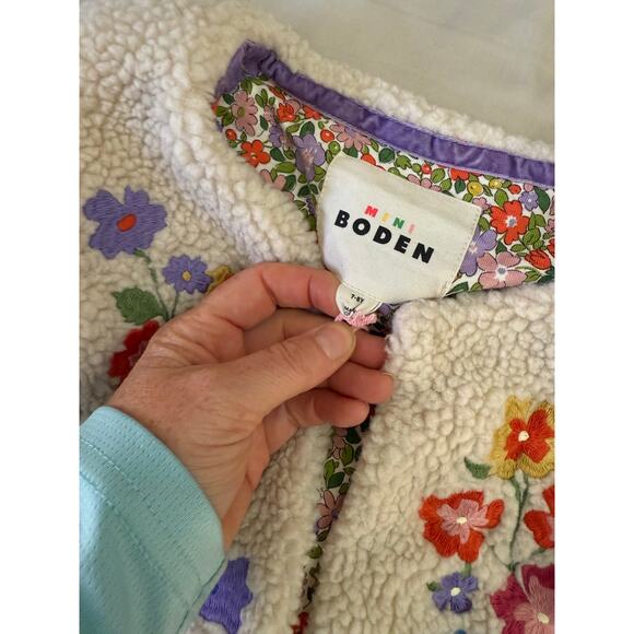 Mini Boden floral fleece white vest size 7/8 - Picture 2 of 2